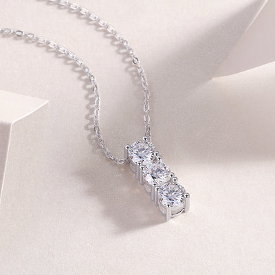 Round - A Fashionable And Luxurious Diamond Jewelry Pendant Set With 0.5-carat Moissan Diamonds, S925 Sterling Silver And Platinum Plating